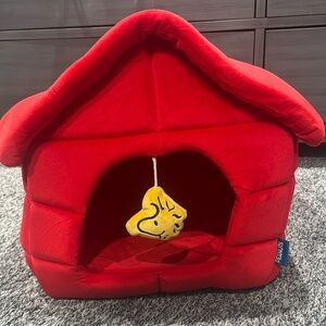 Red Peanuts Cat/Small Dog House